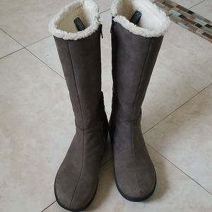 Teva Figueroa waterproof brown boot size 6